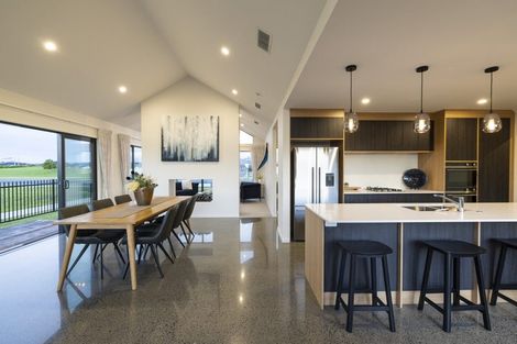 Photo of property in 14 Beveridge Road, One Tree Point, 0118