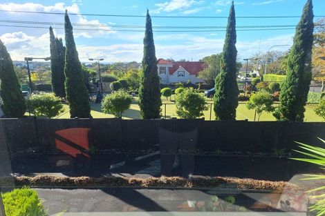 Photo of property in 2/276 Hurstmere Road, Takapuna, Auckland, 0622