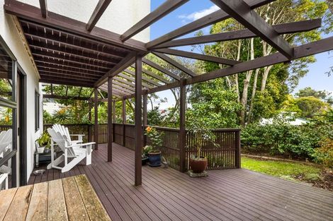 Photo of property in 3 Lantana Road, Green Bay, Auckland, 0604