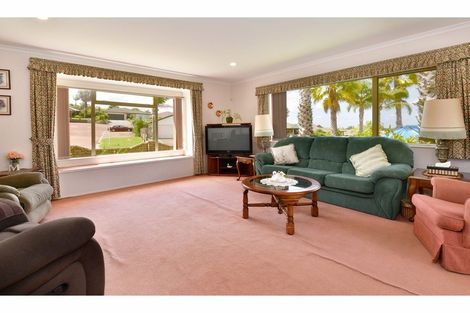 Photo of property in 15 Kath Hopper Drive, Orewa, 0931