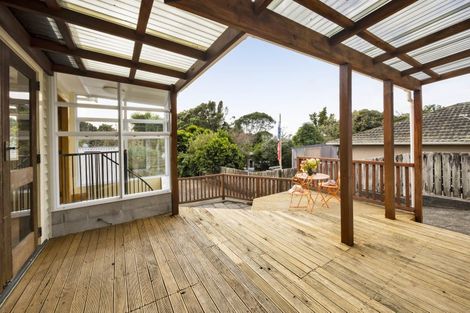 Photo of property in 27 Bonithon Avenue, Moturoa, New Plymouth, 4310