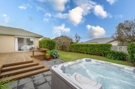 Photo of property in 18 Matterhorn Crescent, Northpark, Auckland, 2013