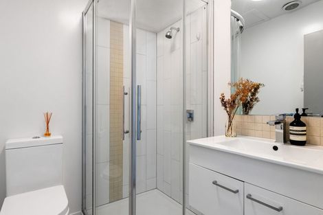 Photo of property in 33 Karo Drive, Te Aro, Wellington, 6011