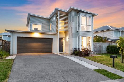 Photo of property in 22 Couldrey Crescent, Red Beach, 0932
