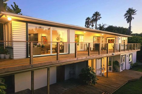 Photo of property in 23 Cliff Road, Torbay, Auckland, 0630