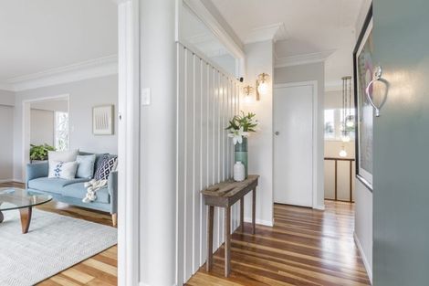 Photo of property in 27 Renata Crescent, Te Atatu Peninsula, Auckland, 0610