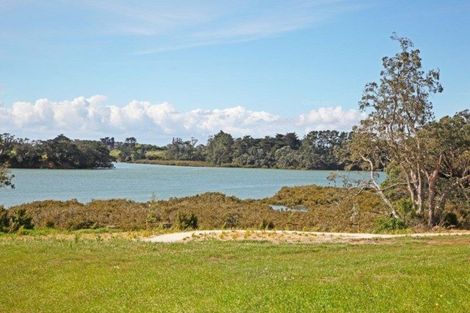 Photo of property in 16 Tahuna Minhinnick Drive, Glenbrook, 2681