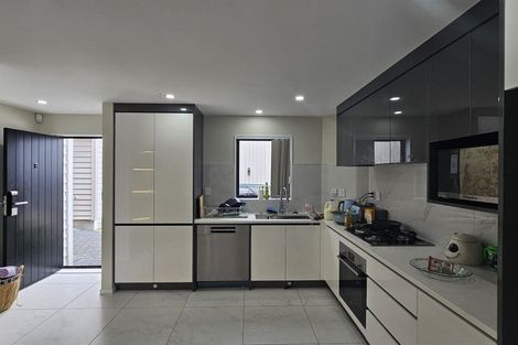 Photo of property in 12b Minaret Drive, Bucklands Beach, Auckland, 2014