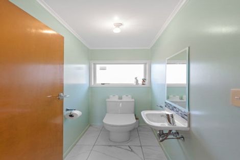 Photo of property in 3 Hughdene Place, Henderson, Auckland, 0610