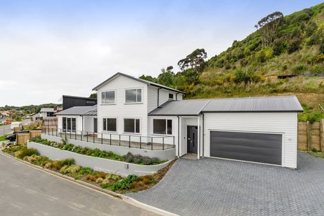 Photo of property in 103 Kakariki Grove, Waikanae, 5036