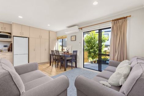 Photo of property in 6 Orinda Close, Botany Downs, Auckland, 2010