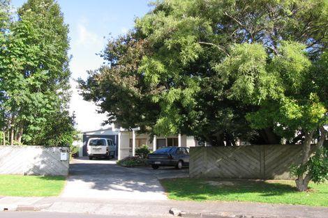Photo of property in 36 Graham Avenue, Te Atatu Peninsula, Auckland, 0610