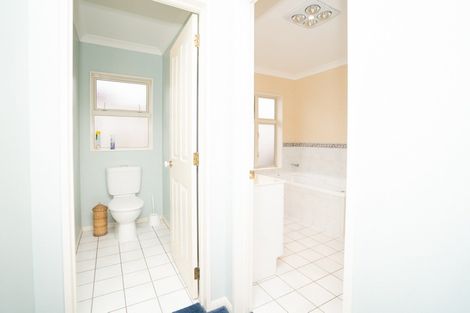 Photo of property in 9 Royal Heights, Glen Avon, New Plymouth, 4312