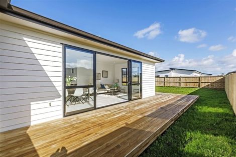 Photo of property in 11 Len Ireland Drive, Kumeu, 0810