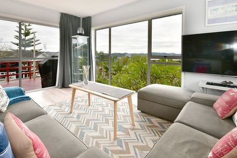 Photo of property in 33a Rosario Crescent, Red Beach, 0932