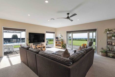 Photo of property in 80 Clearview Road, Lepperton, New Plymouth, 4373