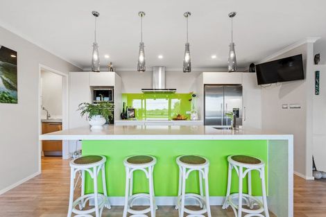 Photo of property in 21 Laguna Place, Matakatia, Whangaparaoa, 0930