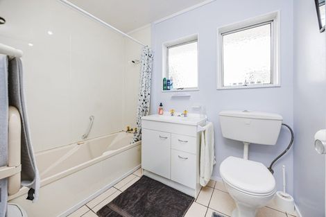 Photo of property in 52a Cosgrave Road, Papakura, 2110