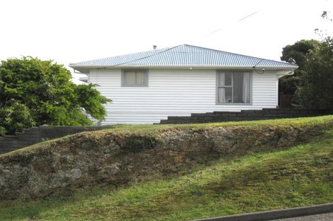 Photo of property in 9 Ruskin Road, Newlands, Wellington, 6037