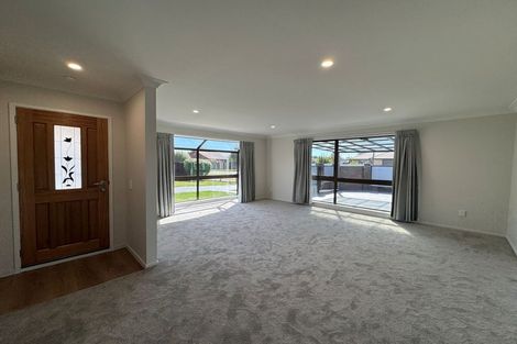 Photo of property in 2 Pyatt Place, Redwood, Christchurch, 8051