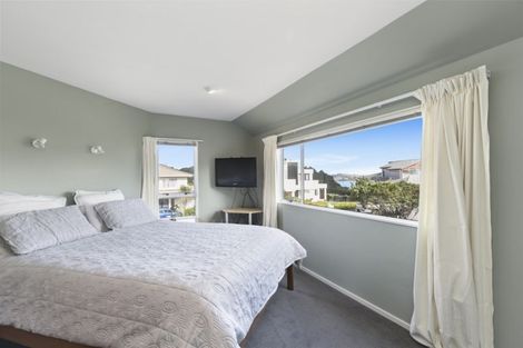 Photo of property in 19 Molyneux Close, Whitby, Porirua, 5024