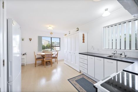 Photo of property in 2/9 Annette Avenue, Te Atatu South, Auckland, 0610