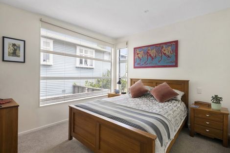 Photo of property in 4 Tiketike Way, Brooklyn, Wellington, 6021
