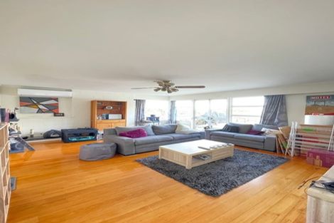 Photo of property in 48 Valley View Road, Glenfield, Auckland, 0629