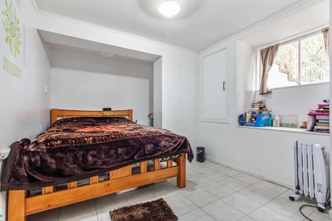Photo of property in 10 Bishop Street, Green Bay, Auckland, 0604