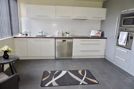 Photo of property in 30 Tiketike Way, Brooklyn, Wellington, 6021