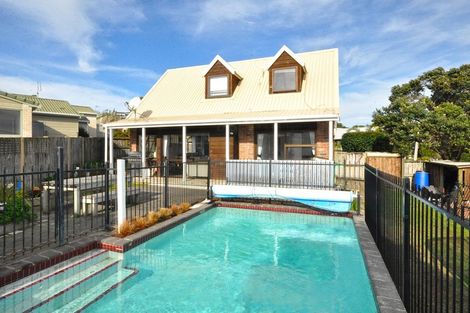 Photo of property in 8a Walbrook Road, Manly, Whangaparaoa, 0930