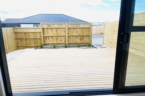 Photo of property in 18 Rorotu Avenue, Karaka, 2113