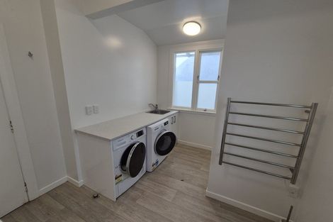 Photo of property in 68 Evans Bay Parade, Roseneath, Wellington, 6021
