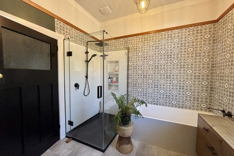 Photo of property in 71 Kent Street, Picton, 7220