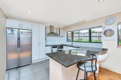 Photo of property in 52a Roberts Road, Te Atatu South, Auckland, 0610