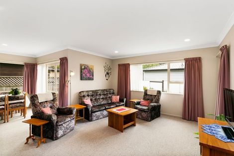 Photo of property in 9a Pinkerton Grove, Newlands, Wellington, 6037