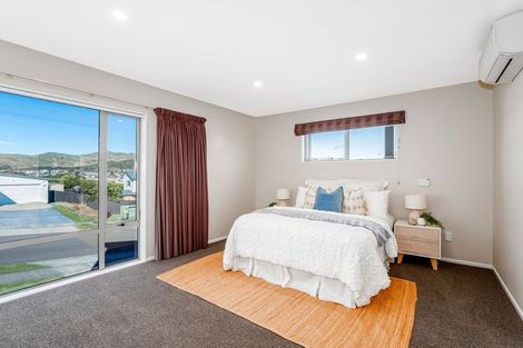 Photo of property in 6 Sumner Terrace, Aotea, Porirua, 5024