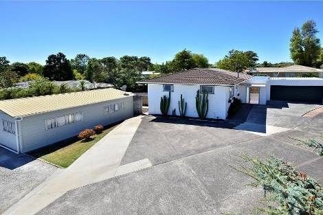 Photo of property in 24 Tiri Tiri Road, Birkdale, Auckland, 0626