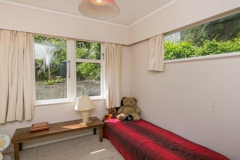 Photo of property in 2a West Road, Northland, Wellington, 6012