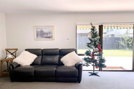 Photo of property in 21a Eastern Beach Road, Eastern Beach, Auckland, 2012