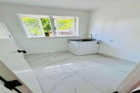 Photo of property in 17 Kuaka Place, New Lynn, Auckland, 0600