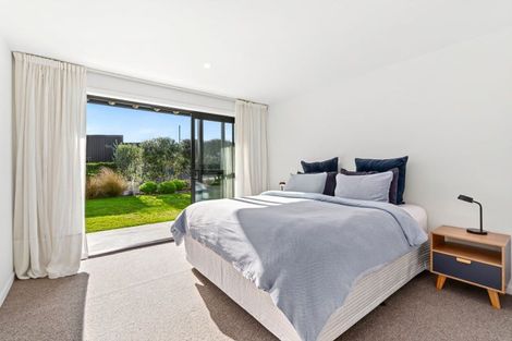 Photo of property in 33 Kirimoko Crescent, Wanaka, 9305