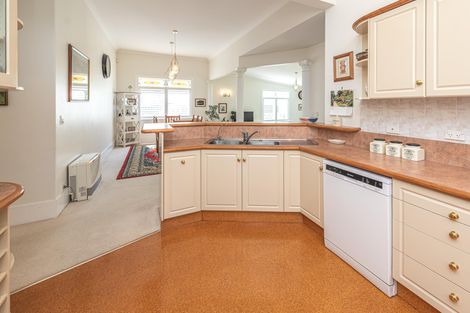 Photo of property in 105 Liverpool Street, College Estate, Whanganui, 4500