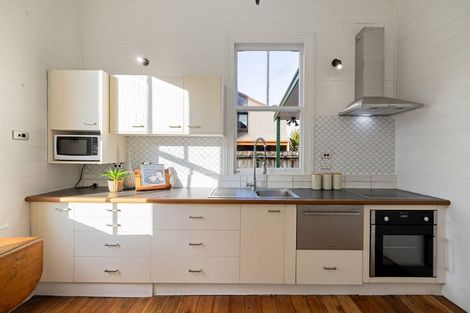 Photo of property in 128 Victoria Street, Cambridge, 3434