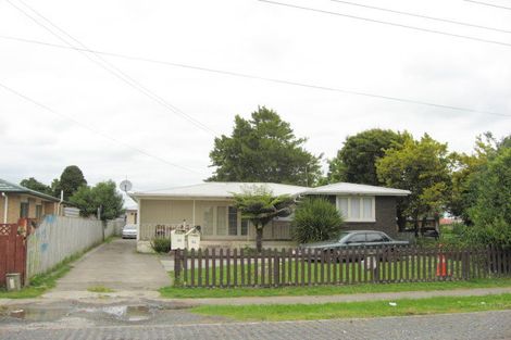 Photo of property in 1/3 Station Road, Takanini, 2112