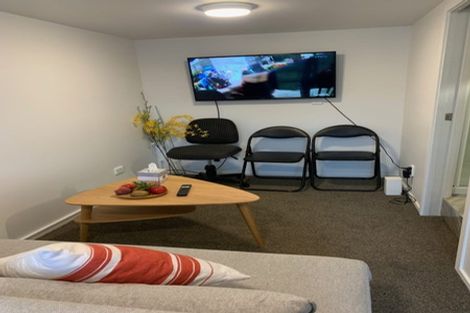 Photo of property in 8 Kopiko Way, Brooklyn, Wellington, 6021