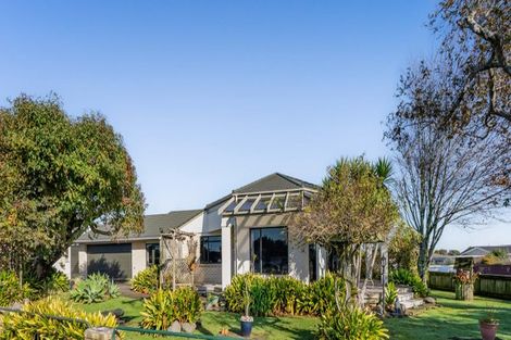 Photo of property in 3 Karina Road, Merrilands, New Plymouth, 4312