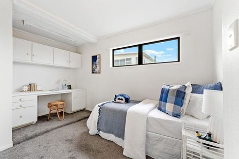 Photo of property in 19 Tindalls Bay Road, Tindalls Beach, Whangaparaoa, 0930