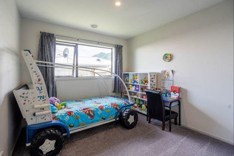 Photo of property in 7 Mahia Lane, Waikanae, 5036