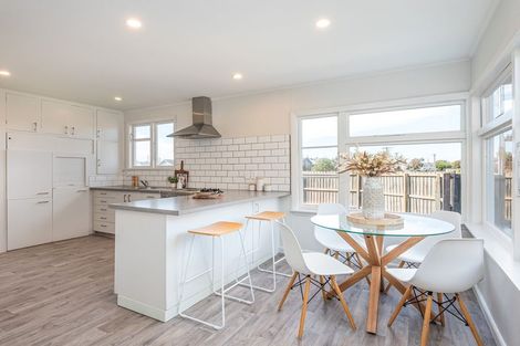 Photo of property in 329 Wainoni Road, Avondale, Christchurch, 8061